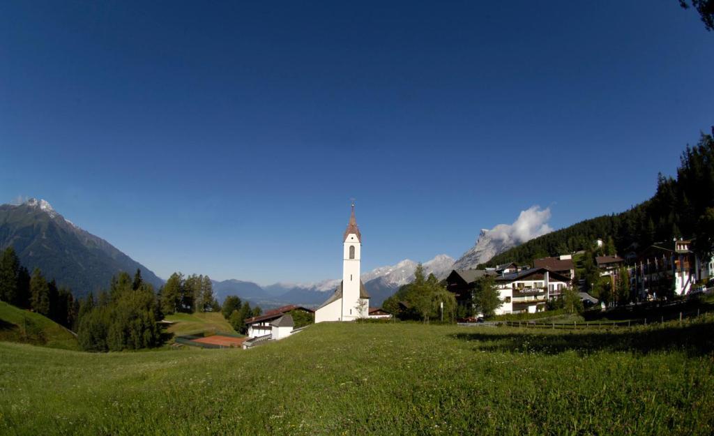 Krosbacher Hof เซเฟลด์ อิน ทิโรล ภายนอก รูปภาพ